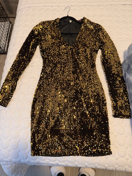 Dresses & Skirts - Gold Sequin Long-Sleeve V-Neck Party Dress